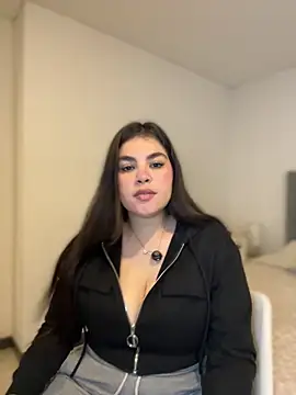 Isabella LaRue online show from April 9, 2026, 2:13 am