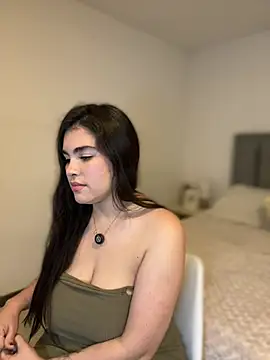 Isabella LaRue online show from April 10, 2026, 3:02 am