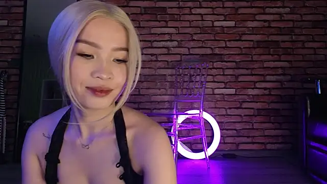 Snapshot of saya_li1 chatting on November 8, 2025, 8:34 pm saya li1 online show from November 8, 2025, 8:34 pm