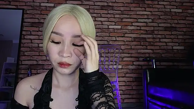 Snapshot of saya_li1 chatting on October 14, 2025, 11:47 pm saya li1 online show from October 14, 2025, 11:47 pm