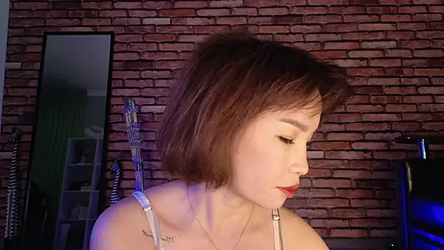 Snapshot of saya_li1 chatting on November 12, 2025, 9:51 pm saya li1 online show from November 12, 2025, 9:51 pm