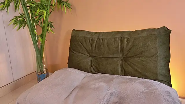 Snapshot of CherryCurl_ chatting on November 25, 2025, 4:18 pm CherryCurl online show from November 25, 2025, 4:18 pm