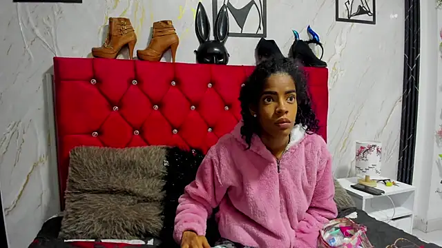 thianahorny online show from March 19, 2026, 9:42 am