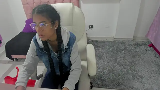 thianahorny online show from January 16, 2026, 11:14 am