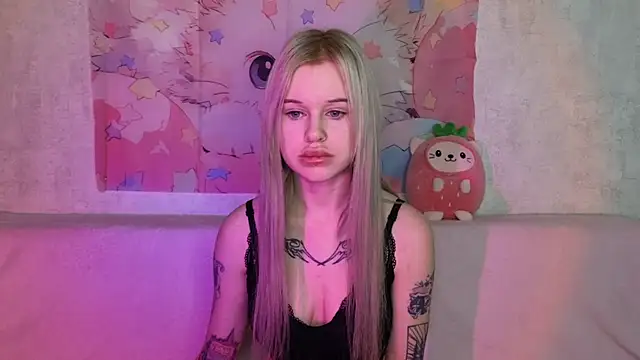 HoneyGold  online show from December 3, 2025, 4:46 am