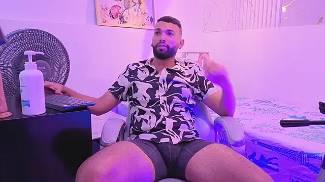 onlymen2025 online show from November 14, 2025, 6:55 pm