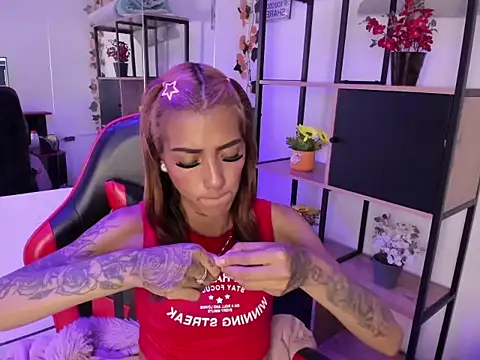 Snapshot of KarlaSlutSkinny__ chatting on December 16, 2025, 3:11 am KarlaSlutSkinny online show from December 16, 2025, 3:11 am