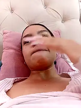 Snapshot of MeganHillss chatting on December 5, 2025, 5:22 pm MeganHillss online show from December 5, 2025, 5:22 pm