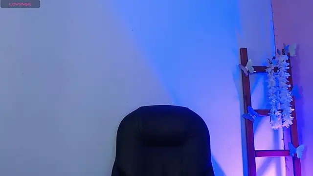 SweetRenata  online show from October 31, 2025, 11:18 am