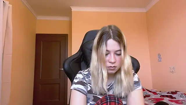 HotLuna69 online show from December 17, 2025, 7:24 am