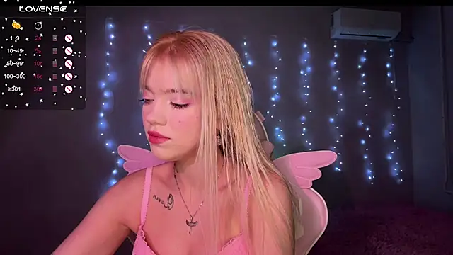 Snapshot of myprettylola chatting on December 5, 2025, 7:34 pm myprettylola online show from December 5, 2025, 7:34 pm