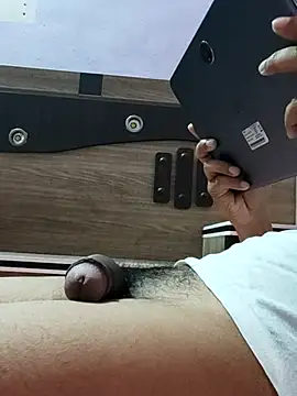 Snapshot of vickymtrb chatting on October 30, 2025, 6:38 pm vickymtrb online show from October 30, 2025, 6:38 pm