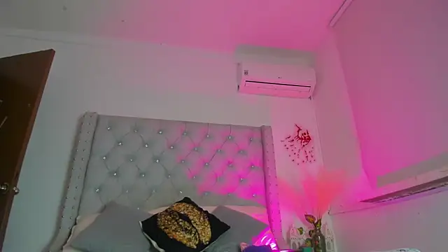 ChocoBunny1 online show from November 12, 2025, 12:20 pm