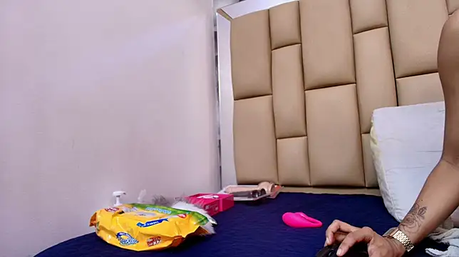 hannah teehn online show from November 14, 2025, 7:06 pm