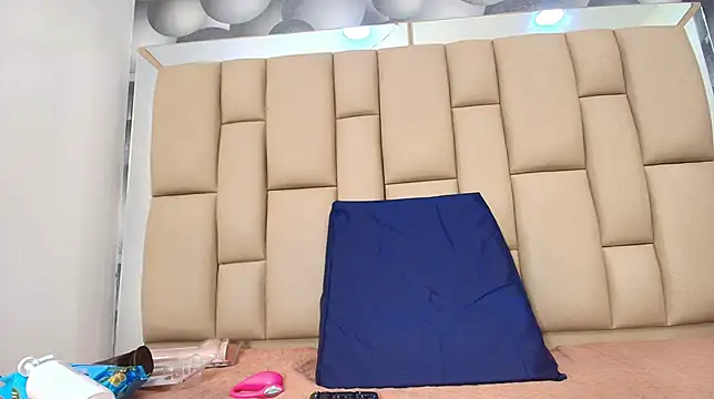 hannah teehn online show from November 25, 2025, 7:14 pm