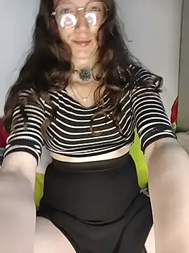 Snapshot of Lucy_colee chatting on December 17, 2025, 2:27 am Lucy colee online show from December 17, 2025, 2:27 am