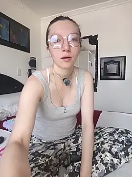 Snapshot of Lucy_colee chatting on December 5, 2025, 2:15 pm Lucy colee online show from December 5, 2025, 2:15 pm