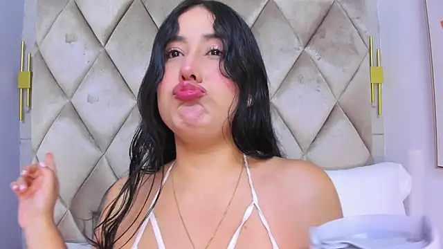 GabyParker  online show from May 14, 2026, 12:24 pm