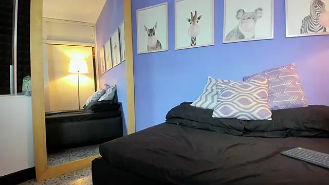 TanishaReyes online show from November 8, 2025, 7:50 pm