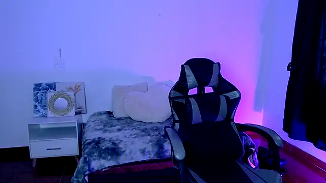 sofia  666 online show from November 3, 2025, 8:56 pm