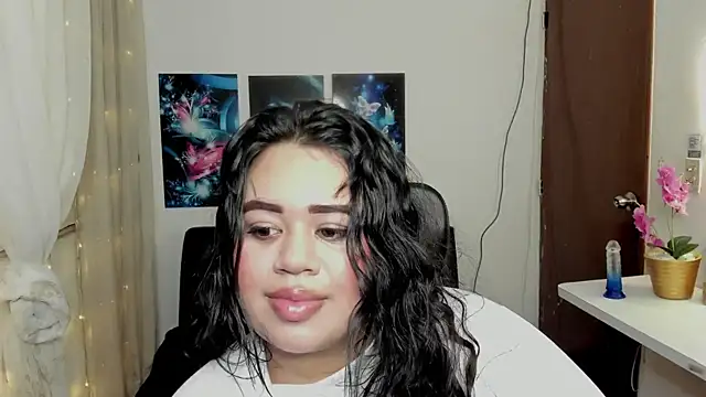 Snapshot of oliviia_cute chatting on November 21, 2025, 5:28 am oliviia cute online show from November 21, 2025, 5:28 am