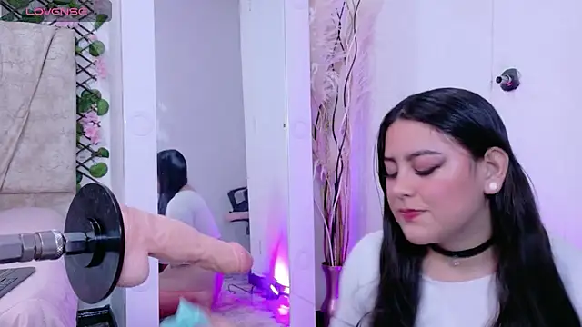 Snapshot of JulietaTorres_ chatting on December 5, 2025, 4:11 am JulietaTorres online show from December 5, 2025, 4:11 am