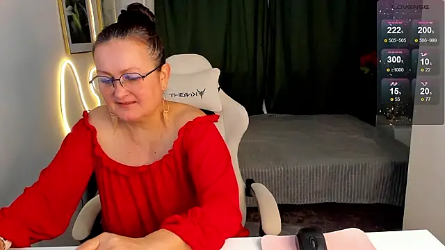 hottyannaa online show from February 18, 2026, 2:53 am