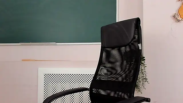 Snapshot of ClaireMathis chatting on April 9, 2026, 2:45 pm ClaireMathis online show from April 9, 2026, 2:45 pm