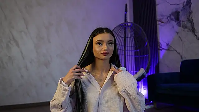 RachelRavee online show from March 12, 2026, 5:24 am