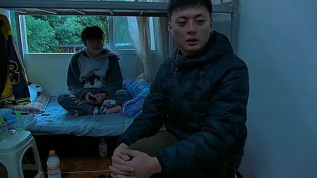 KK-cuteboy online show from December 15, 2025, 8:42 am