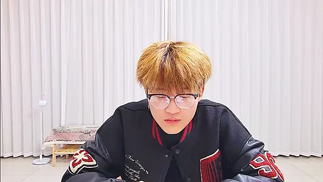 KK-cuteboy online show from April 1, 2026, 3:31 pm