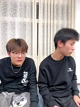 KK-cuteboy online show from November 18, 2025, 10:29 am