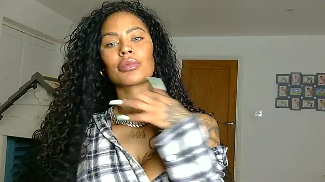 Snapshot of Little_Minx_Chanel chatting on November 15, 2025, 9:19 pm Little Minx Chanel online show from November 15, 2025, 9:19 pm