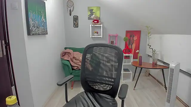 Snapshot of BettyJamess chatting on October 21, 2025, 7:02 pm BettyJamess online show from October 21, 2025, 7:02 pm