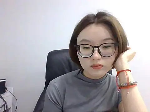 LilyTaylors online show from October 21, 2025, 7:30 am