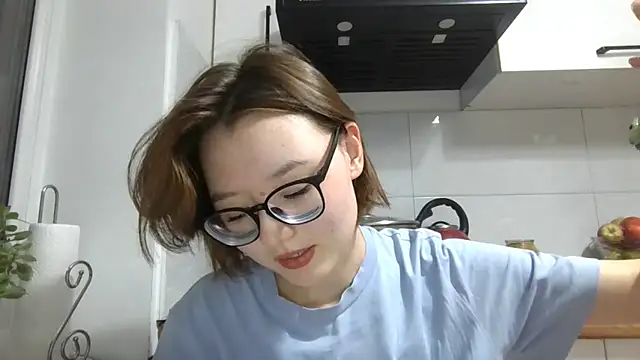 LilyTaylors online show from October 12, 2025, 4:19 pm