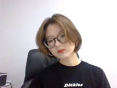 LilyTaylors online show from October 20, 2025, 8:04 am