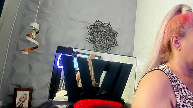 Snapshot of pamela_velazco chatting on November 7, 2025, 1:04 pm pamela velazco online show from November 7, 2025, 1:04 pm