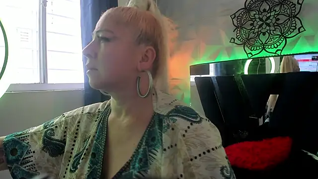 Snapshot of pamela_velazco chatting on November 14, 2025, 1:26 pm pamela velazco online show from November 14, 2025, 1:26 pm