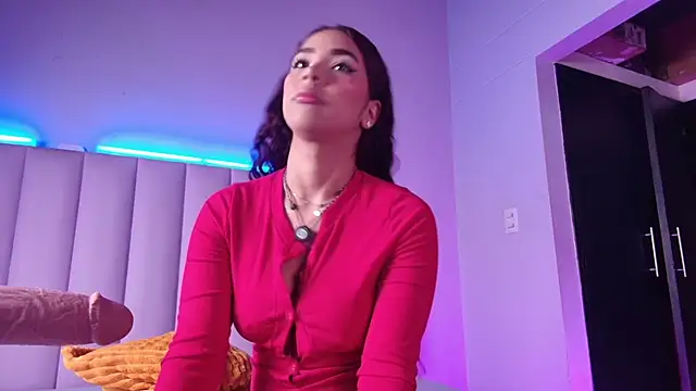 NatalieHeaveen online show from December 4, 2025, 12:15 pm