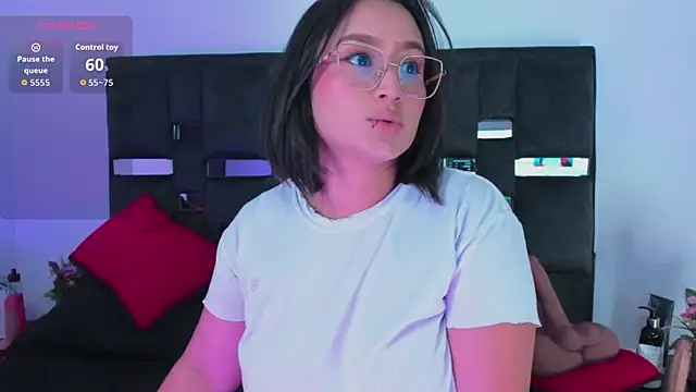 Snapshot of SussySunny_ chatting on February 18, 2026, 12:01 pm SussySunny online show from February 18, 2026, 12:01 pm