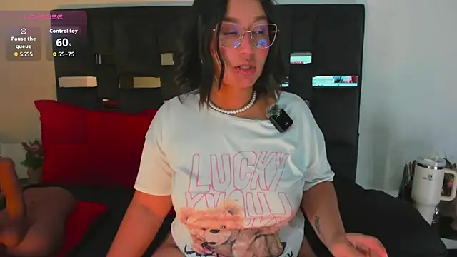 Snapshot of SussySunny_ chatting on February 11, 2026, 5:40 am SussySunny online show from February 11, 2026, 5:40 am