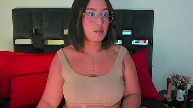 Snapshot of SussySunny_ chatting on January 11, 2026, 10:22 am SussySunny online show from January 11, 2026, 10:22 am