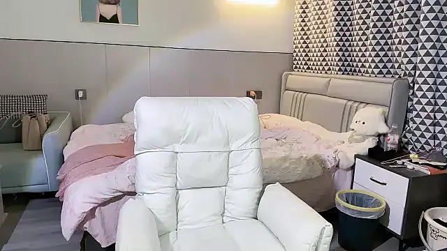 xiaoguaiss online show from April 7, 2026, 4:09 pm