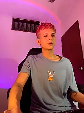 Snapshot of tylernova chatting on November 14, 2025, 3:21 am tylernova online show from November 14, 2025, 3:21 am