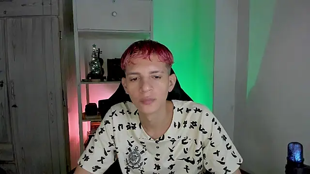 Snapshot of tylernova chatting on December 14, 2025, 1:01 am tylernova online show from December 14, 2025, 1:01 am