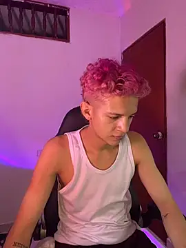 Snapshot of tylernova chatting on November 11, 2025, 3:45 am tylernova online show from November 11, 2025, 3:45 am