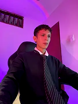 Snapshot of tylernova chatting on November 6, 2025, 4:05 am tylernova online show from November 6, 2025, 4:05 am