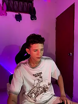 Snapshot of tylernova chatting on October 27, 2025, 4:02 am tylernova online show from October 27, 2025, 4:02 am