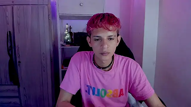 Snapshot of tylernova chatting on December 3, 2025, 3:40 am tylernova online show from December 3, 2025, 3:40 am